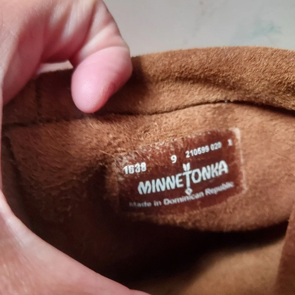 Minnetonka Boots - Picture 12 of 12